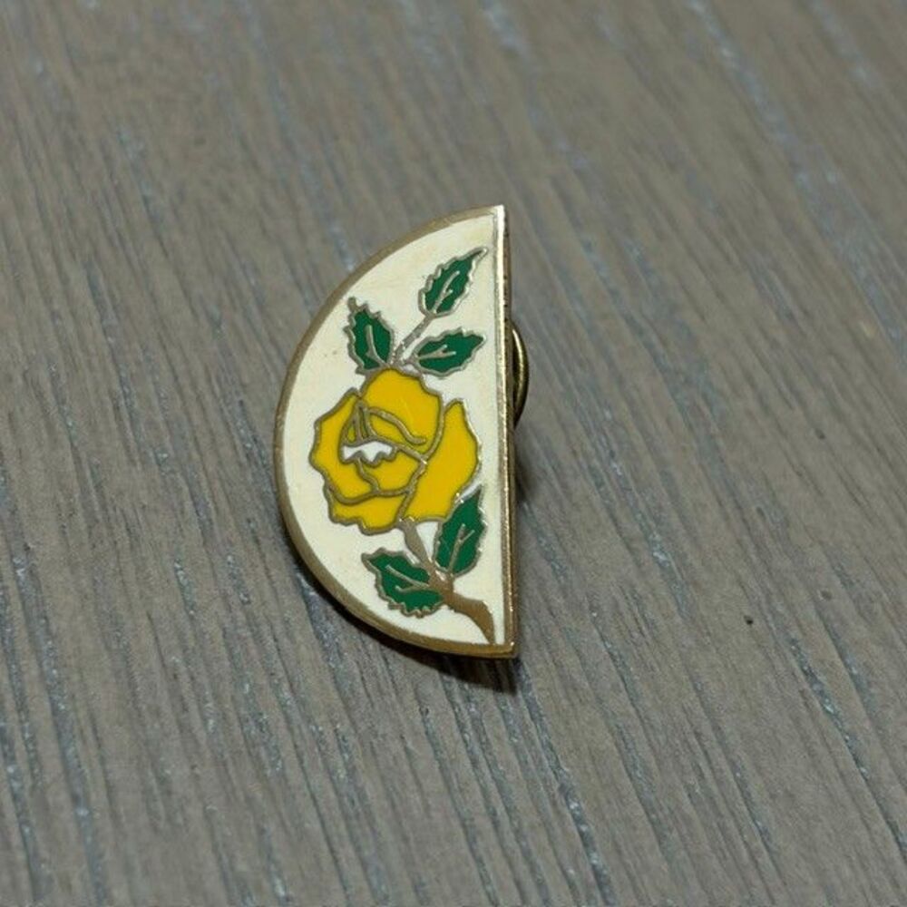 Vintage Sporrong Yellow Rose Enamel Lapel Pin